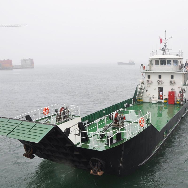 Landing craft vessel with bow ramp