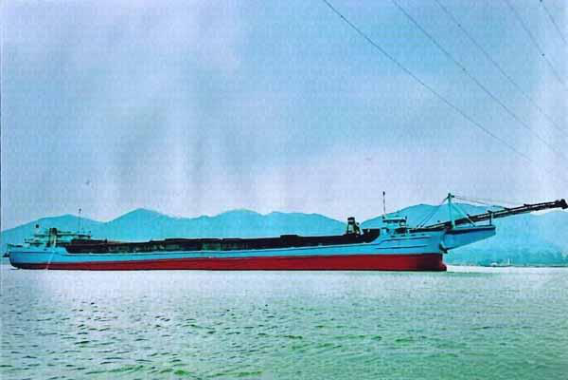 WAN-CARGO-001 self-discharging sand carrier underway in coastal waters