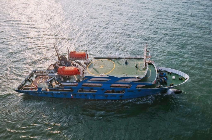 WAN-CREW-001 crew boat aerial view