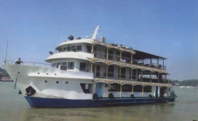 WAN-PAX-004 passenger ship at berth