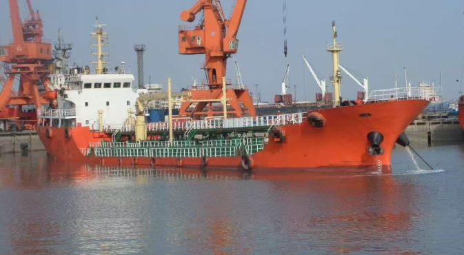 WAN-TANK-002 product oil tanker at port under crane
