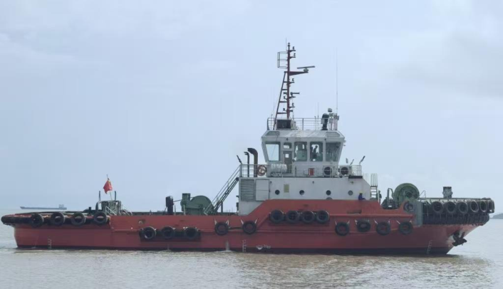 WAN-TUG-003 orange ASD harbour tugboat with white superstructure